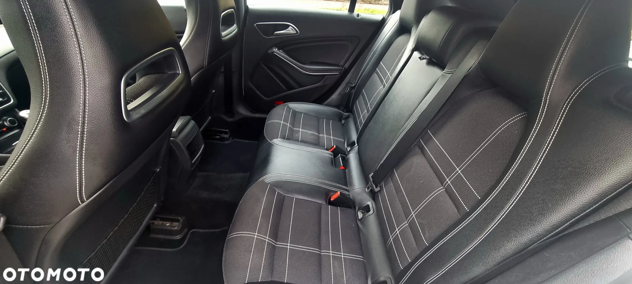 Mercedes-Benz CLA Shooting Brake 180 - 35