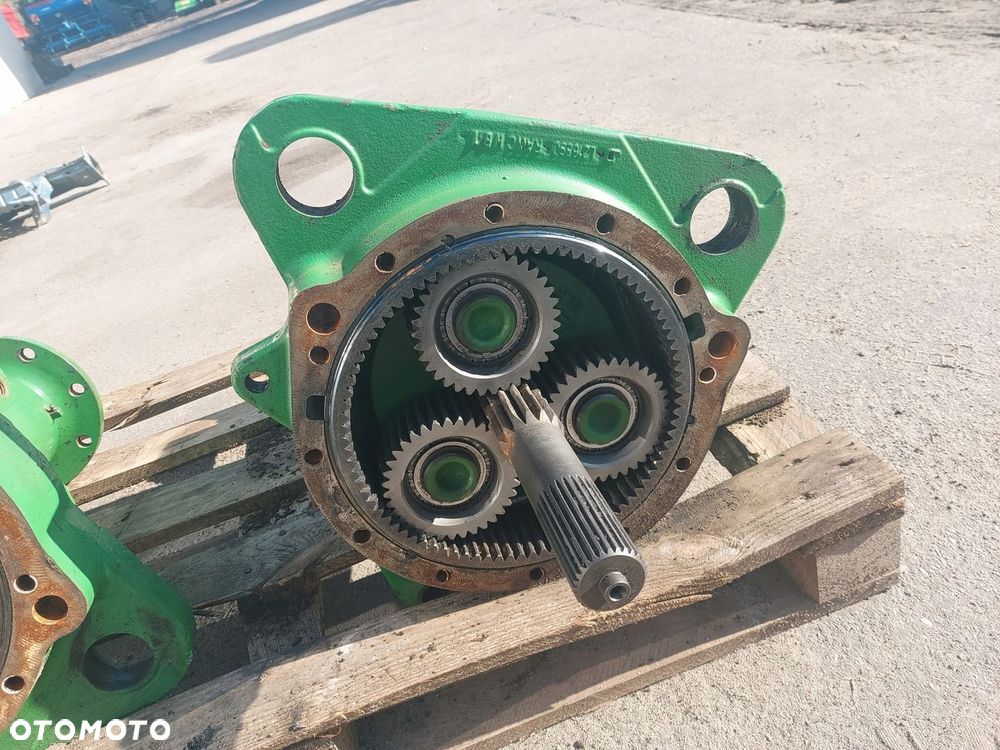 ZWOLNICA PRAWA OBUDOWA AL227379 TRYB SATELIT AL221092 JOHN DEERE 6110R - 5