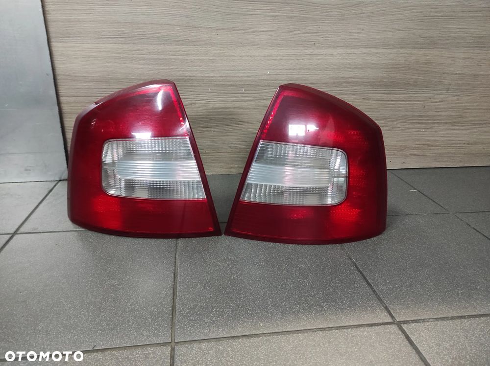 SKODA OCTAVIA 2 LIFT 1Z5 HB HATCHBACK LAMPA LAMPY LEWA PRAWA TYLNA LEWY PRAWY TYŁ ORYGINALNA CAŁA WYSYŁKA !!!!!