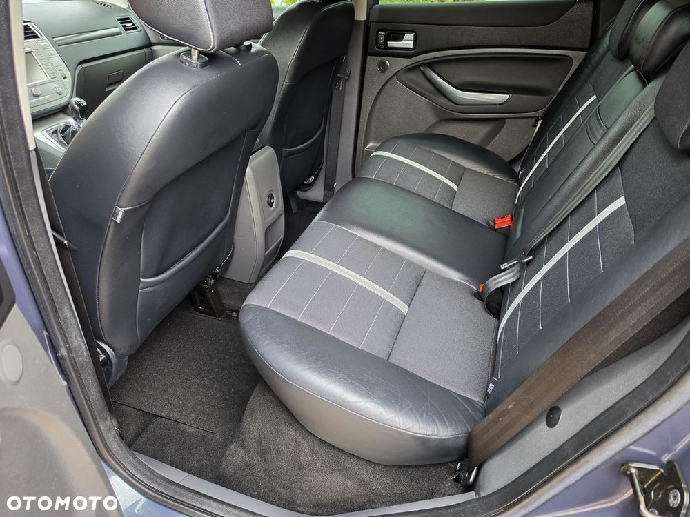 Ford Kuga 2.0 TDCi 2x4 Titanium - 23