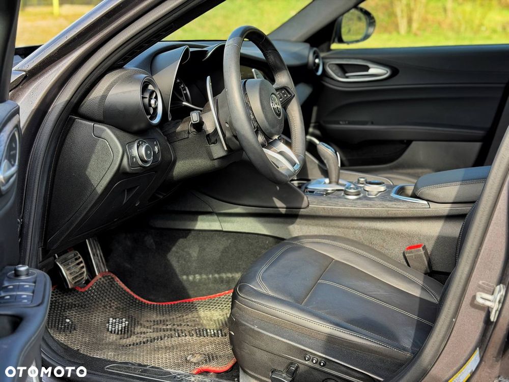 Alfa Romeo Giulia 2.0 Turbo 16V AT8 Executive - 7