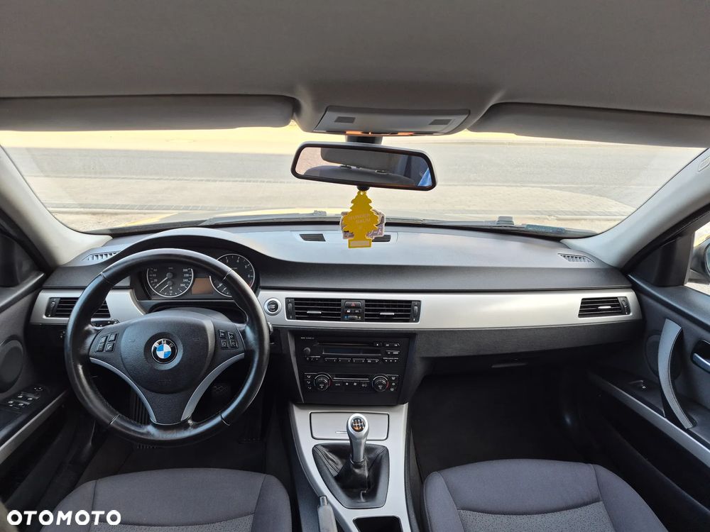 BMW Seria 3 320i - 7