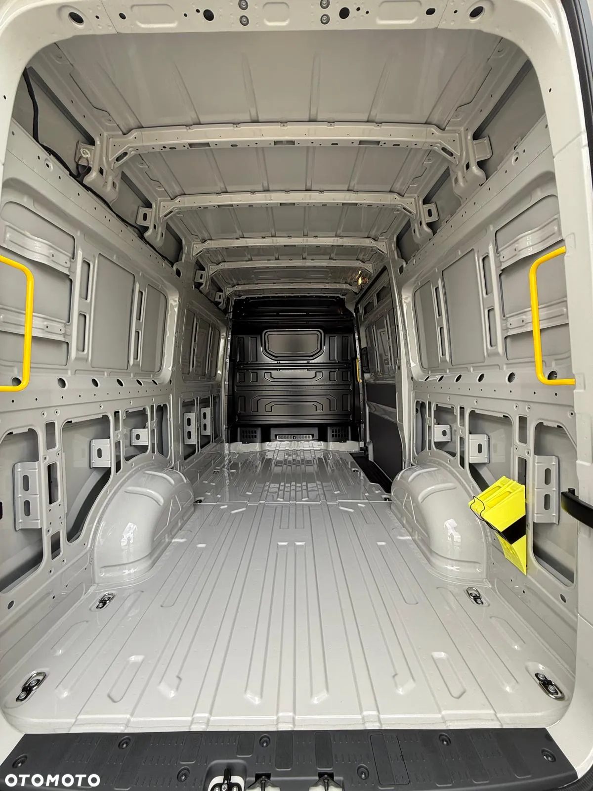 Volkswagen Crafter - 11