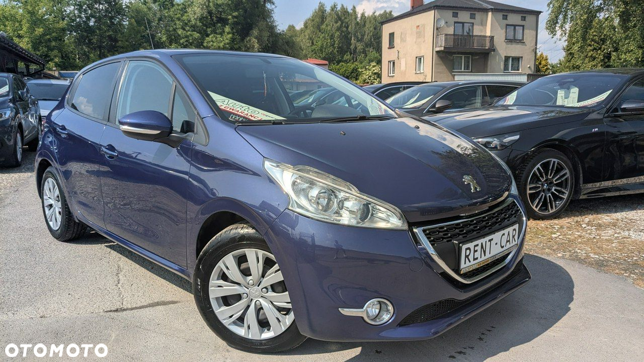 Peugeot 208 - 8