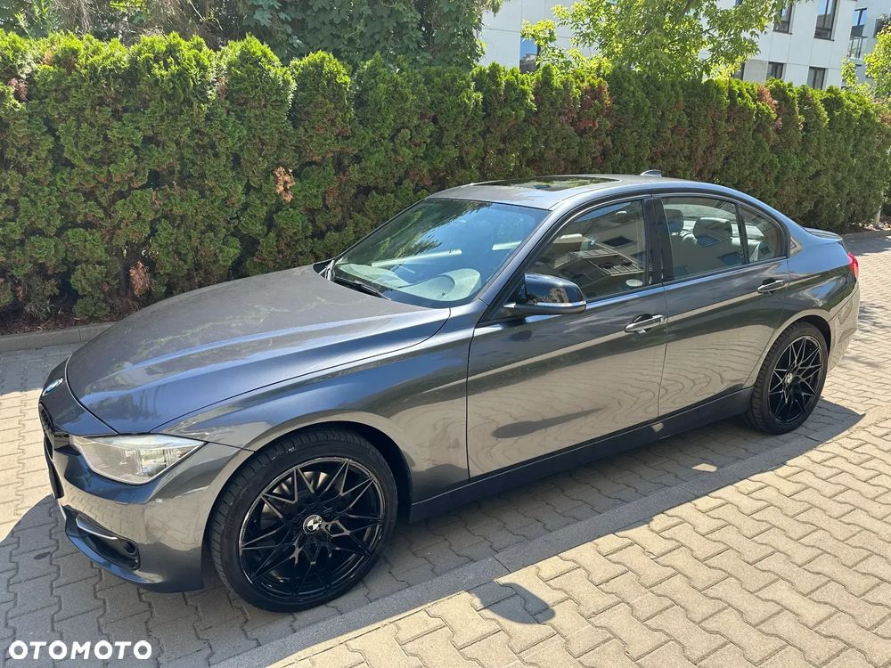 BMW Seria 3 328i Sport Line - 9