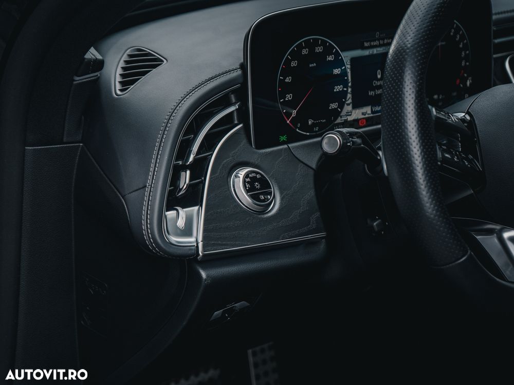Mercedes-Benz E 300 4MATIC Aut. - 24