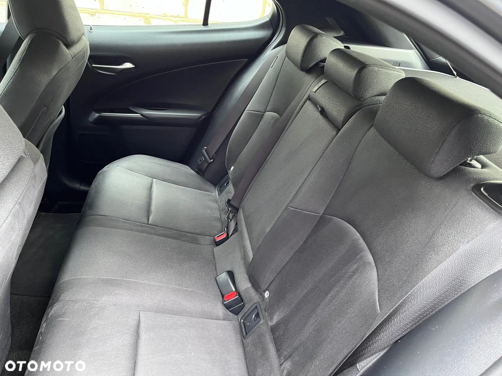 Lexus UX 250h - 7