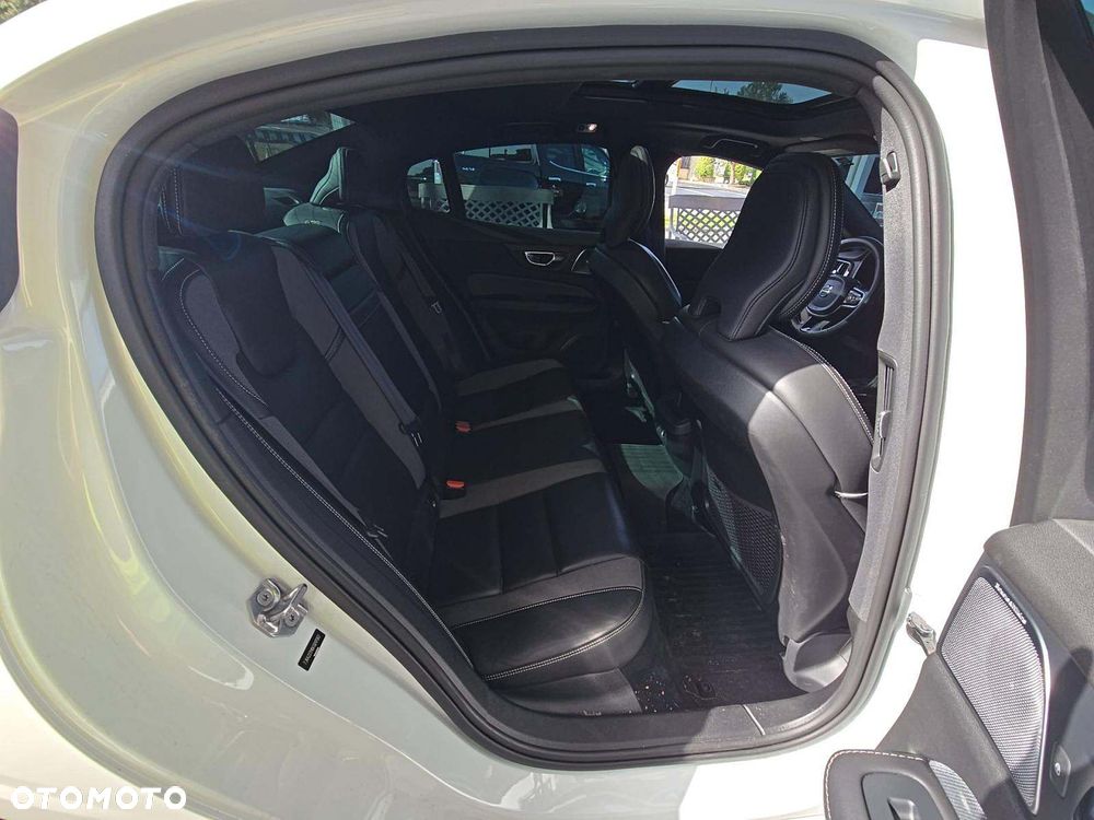 Volvo S60 T6 AWD R-Design - 9