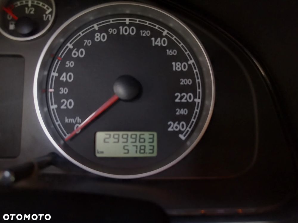 Volkswagen Passat 1.9 TDI Basis - 12