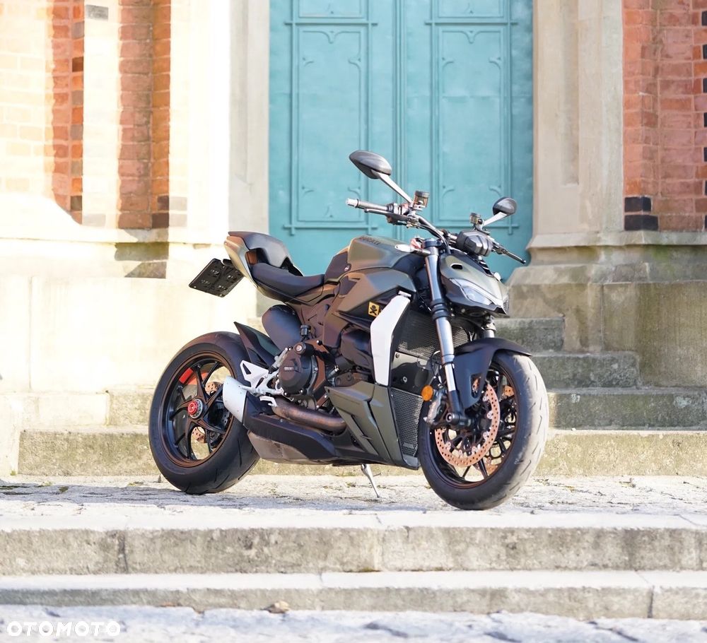Ducati Streetfighter V2 - 1