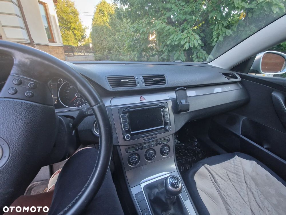 Volkswagen Passat - 4