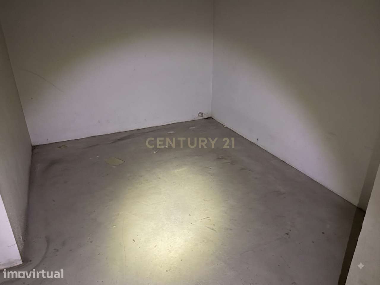 Arrecadação de 14 m² no Alfa Mall — Quinta da Beloura - Grande imagem: 4/7
