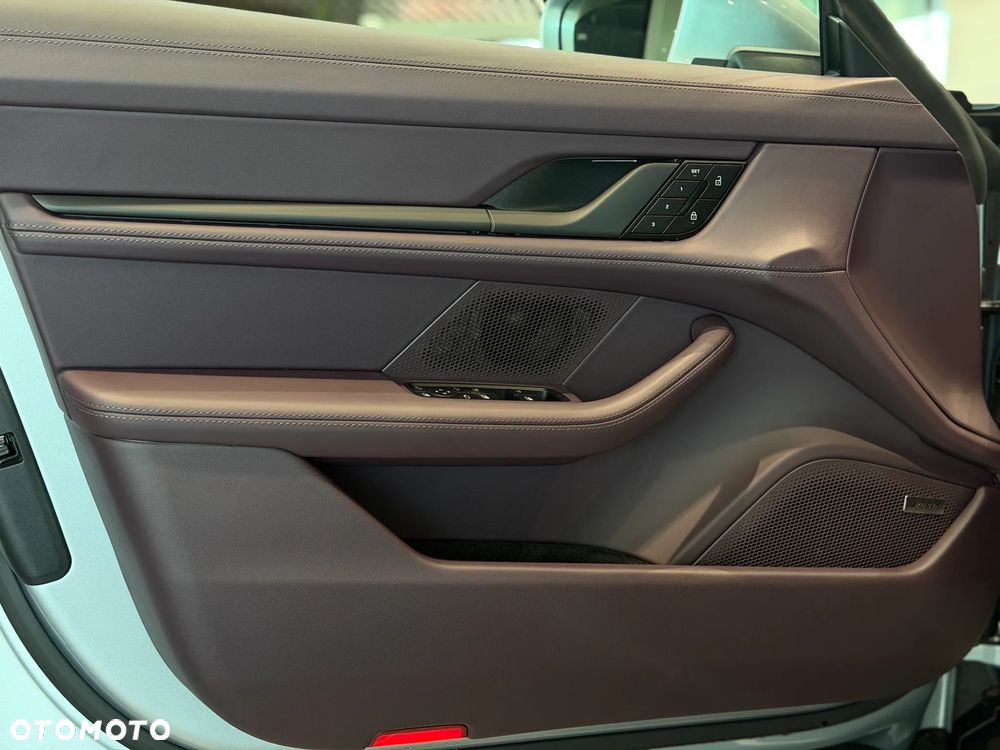 Porsche Taycan 105kWh 4S Performance Plus - 11