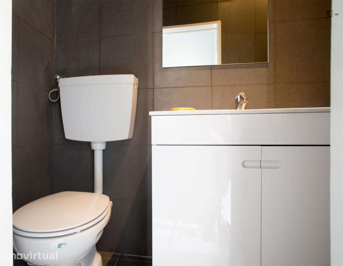 Quarto - localizado em Alcântara Lisbon - Grande imagem: 5/11
