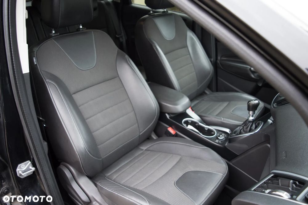 Ford Kuga 2.0 TDCi 2x4 Titanium - 30