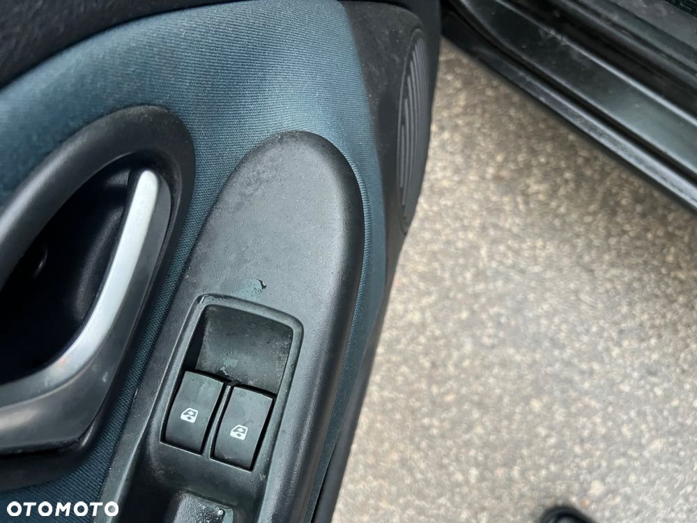 Renault Clio 1.2 16V Campus - 11