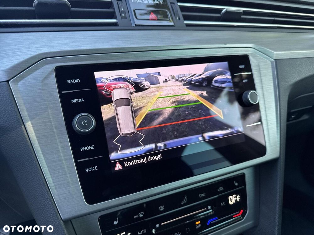 Volkswagen Passat - 31