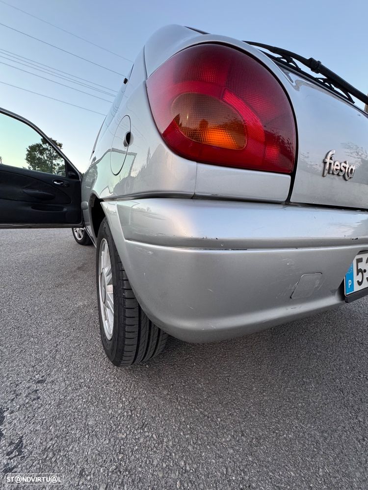 Ford Fiesta 1.25 Ghia - 28