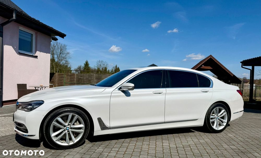 BMW Seria 7 750i xDrive - 2