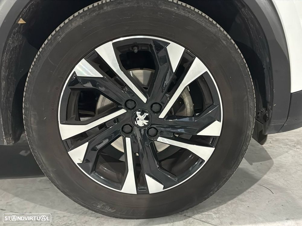 Peugeot 2008 1.2 PureTech Allure - 17