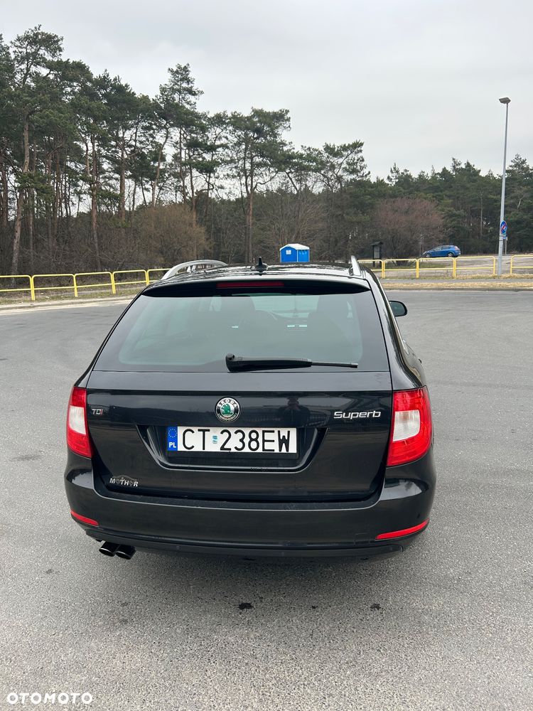 Skoda Superb 2.0 TDI Family DSG - 6