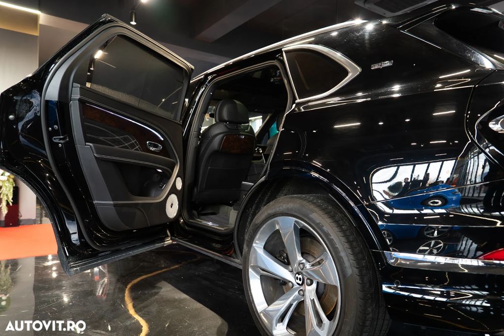 Bentley Bentayga Azure - 17