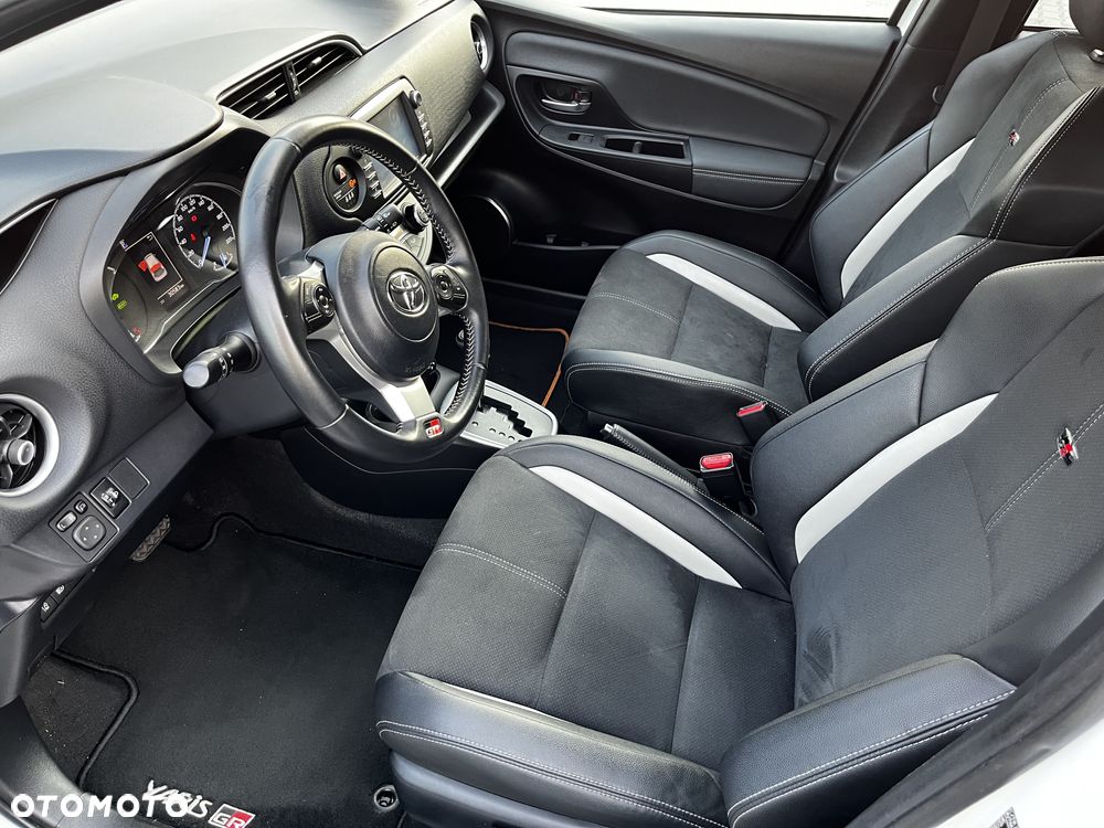 Toyota Yaris 1.5 VVT-i GR Sport - 11