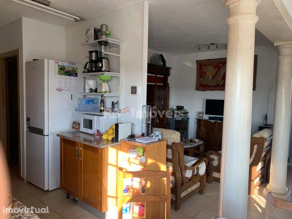 Moradia T1 de 2 pisos com logradouro, nos Riachos - Grande imagem: 5/24