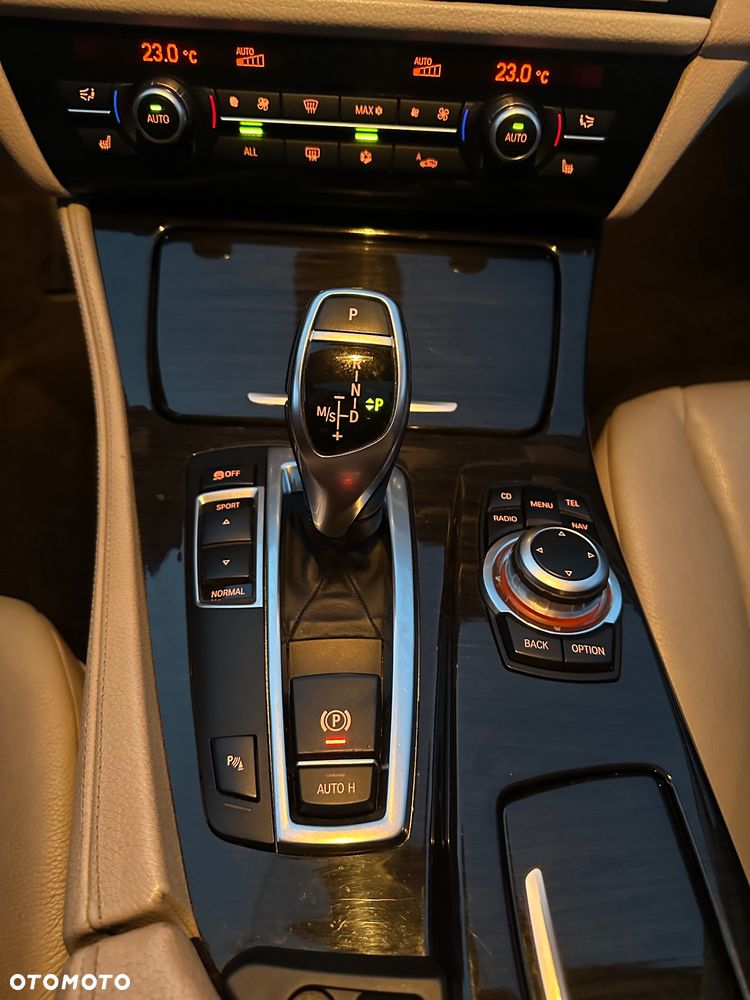 BMW Seria 5 528i Sport-Aut - 23