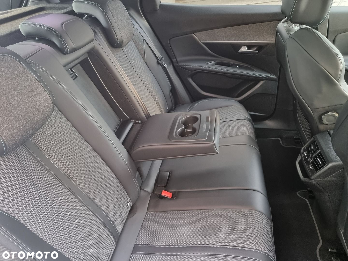 Peugeot 3008 1.5 BlueHDi Allure Pack S&S - 22