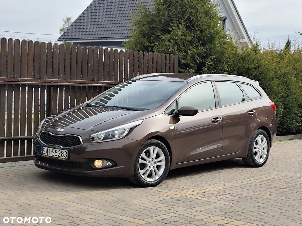 Kia Ceed 1.6 GDI Dream Team Edition - 1
