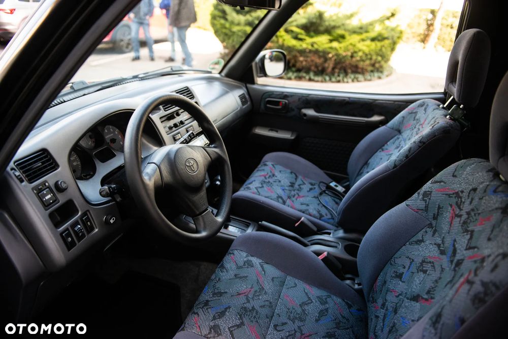 Toyota RAV4 - 16
