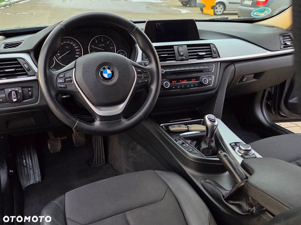 BMW Seria 3 320d Blue Performance Modern Line - 25