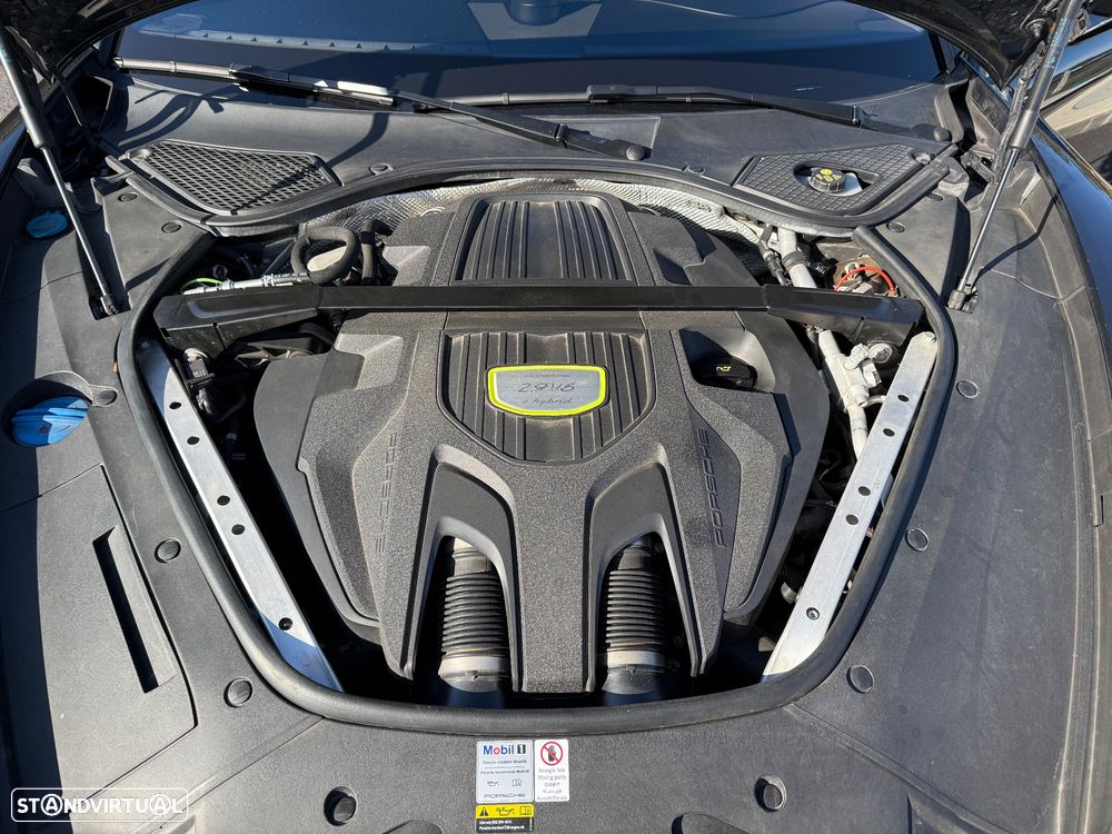 Porsche Panamera Sport Turismo 4 E-Hybrid - 19