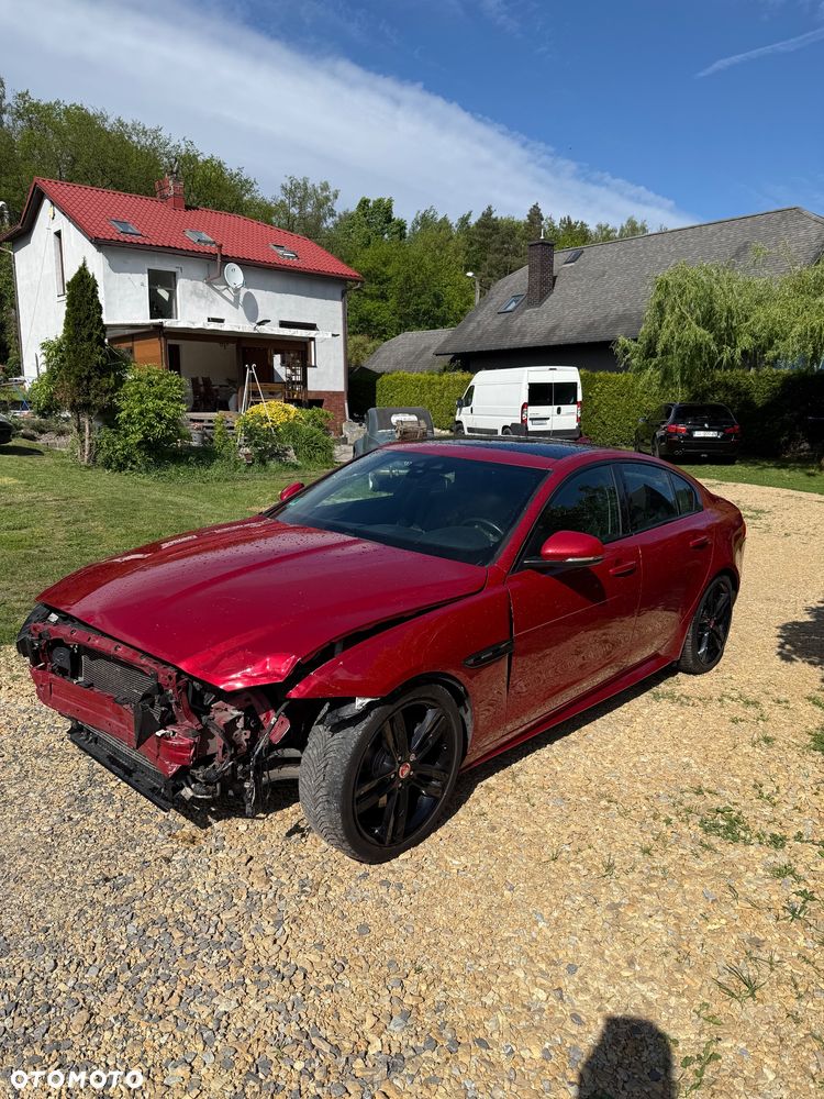 Jaguar XE 2.0 D R-Sport - 3