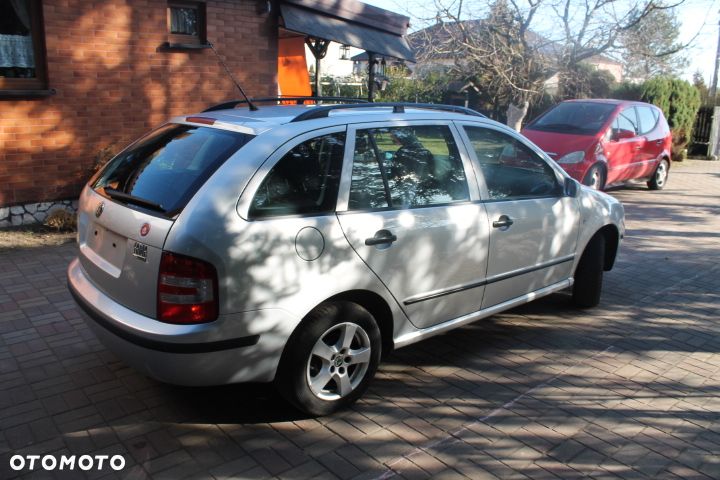Skoda Fabia ver-1-4-16v-comfort - 3
