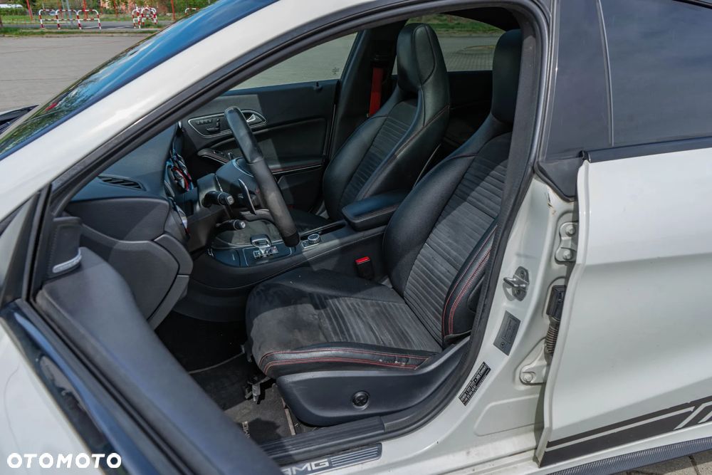 Mercedes-Benz CLA - 32