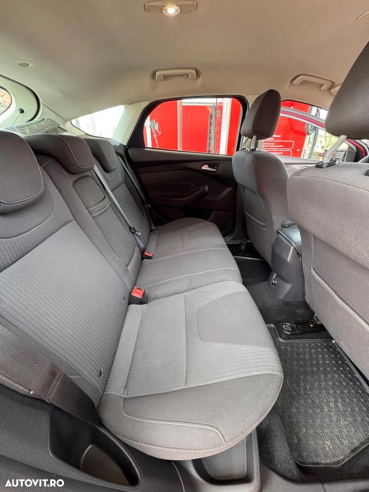 Ford Focus - 8