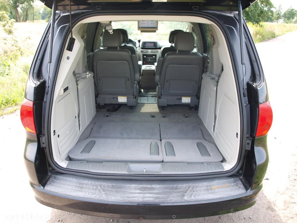 Volkswagen Routan - 32