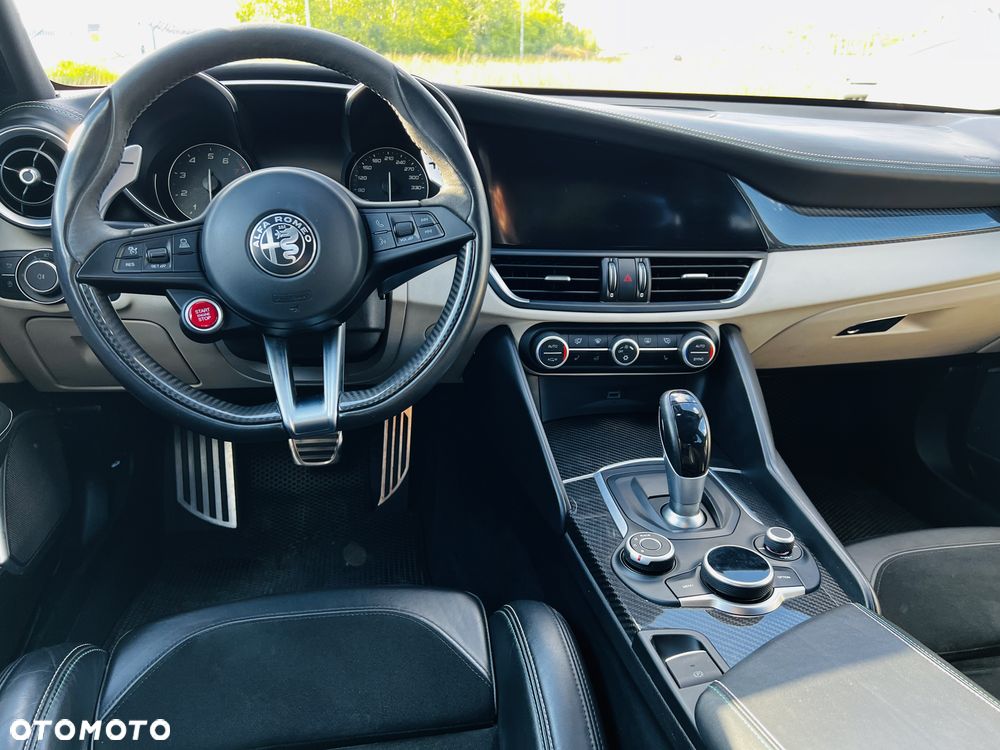 Alfa Romeo Giulia 2.9 Bi Turbo V6 Quadrifoglio - 10