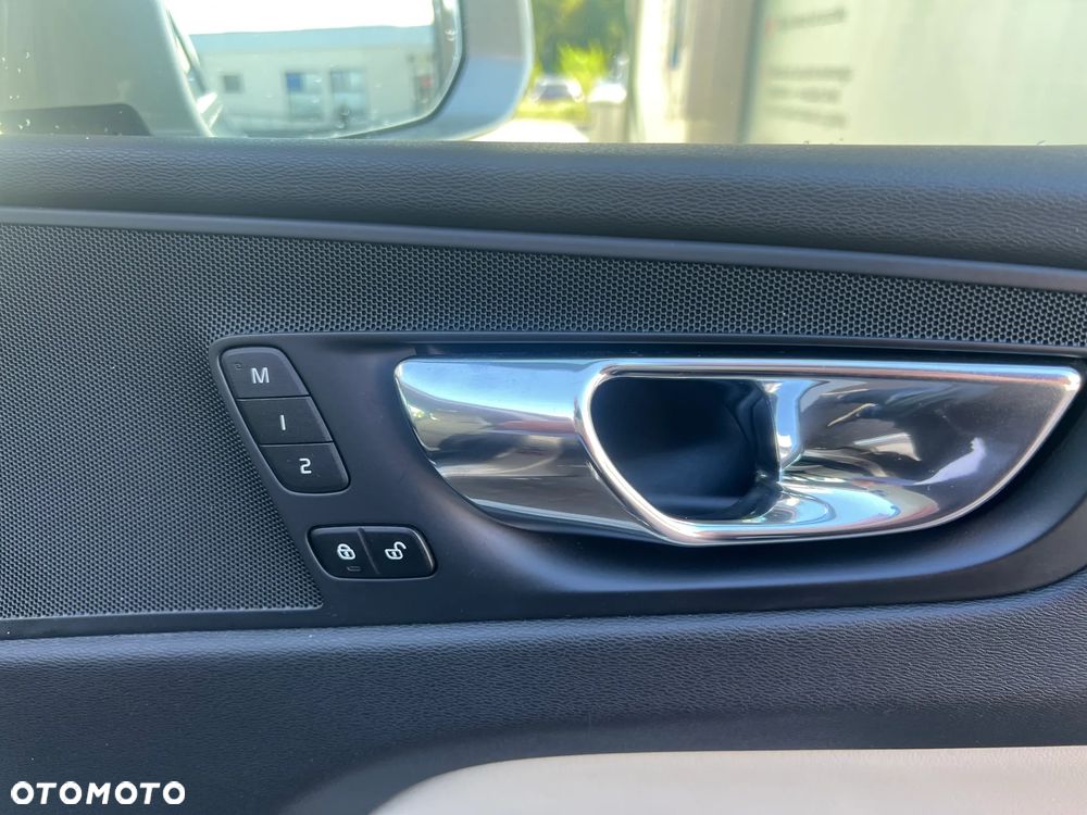 Volvo XC 60 D5 AWD Inscription - 11