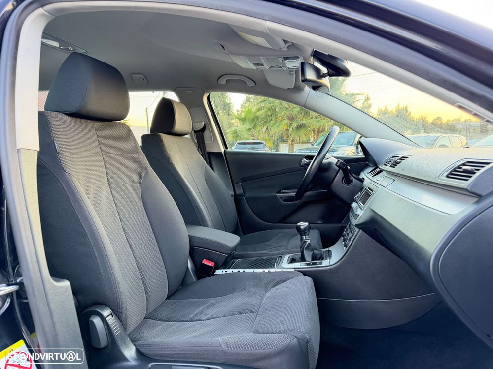 VW Passat Variant 2.0 TDI 4M Confortline - 25