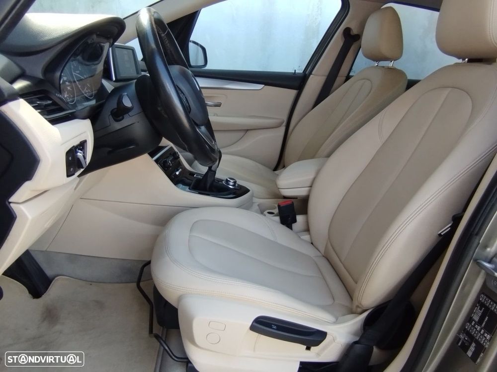 BMW 216 Active Tourer d Luxury Line - 30