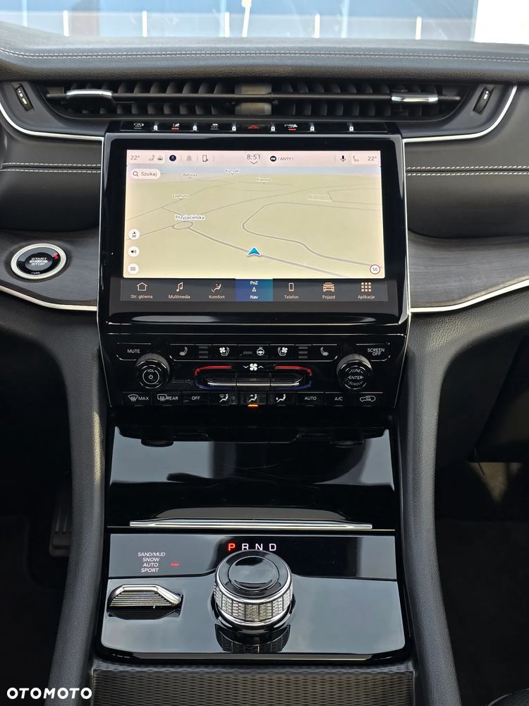 Jeep Grand Cherokee - 28