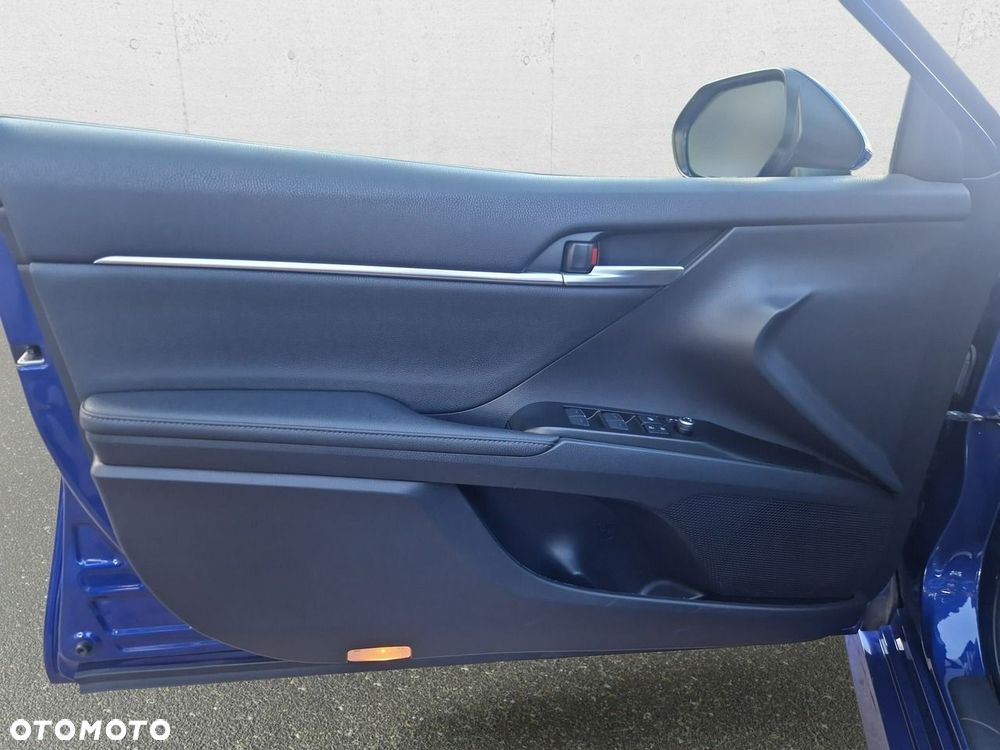Toyota Camry - 10