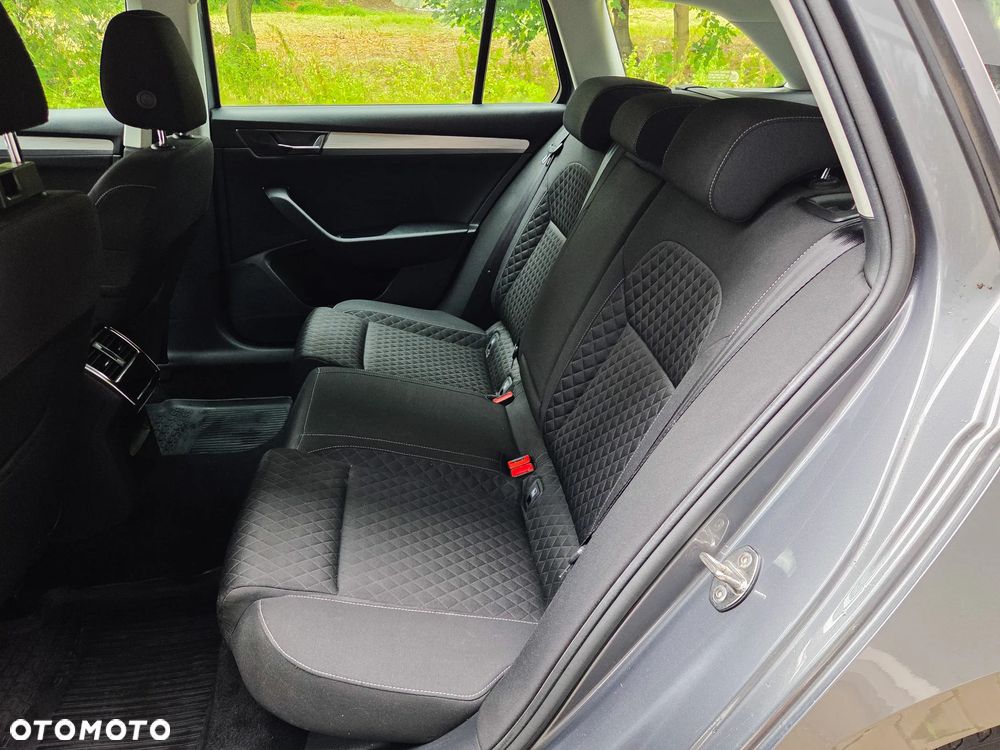 Skoda Superb 2.0 TDI SCR Ambition DSG - 23