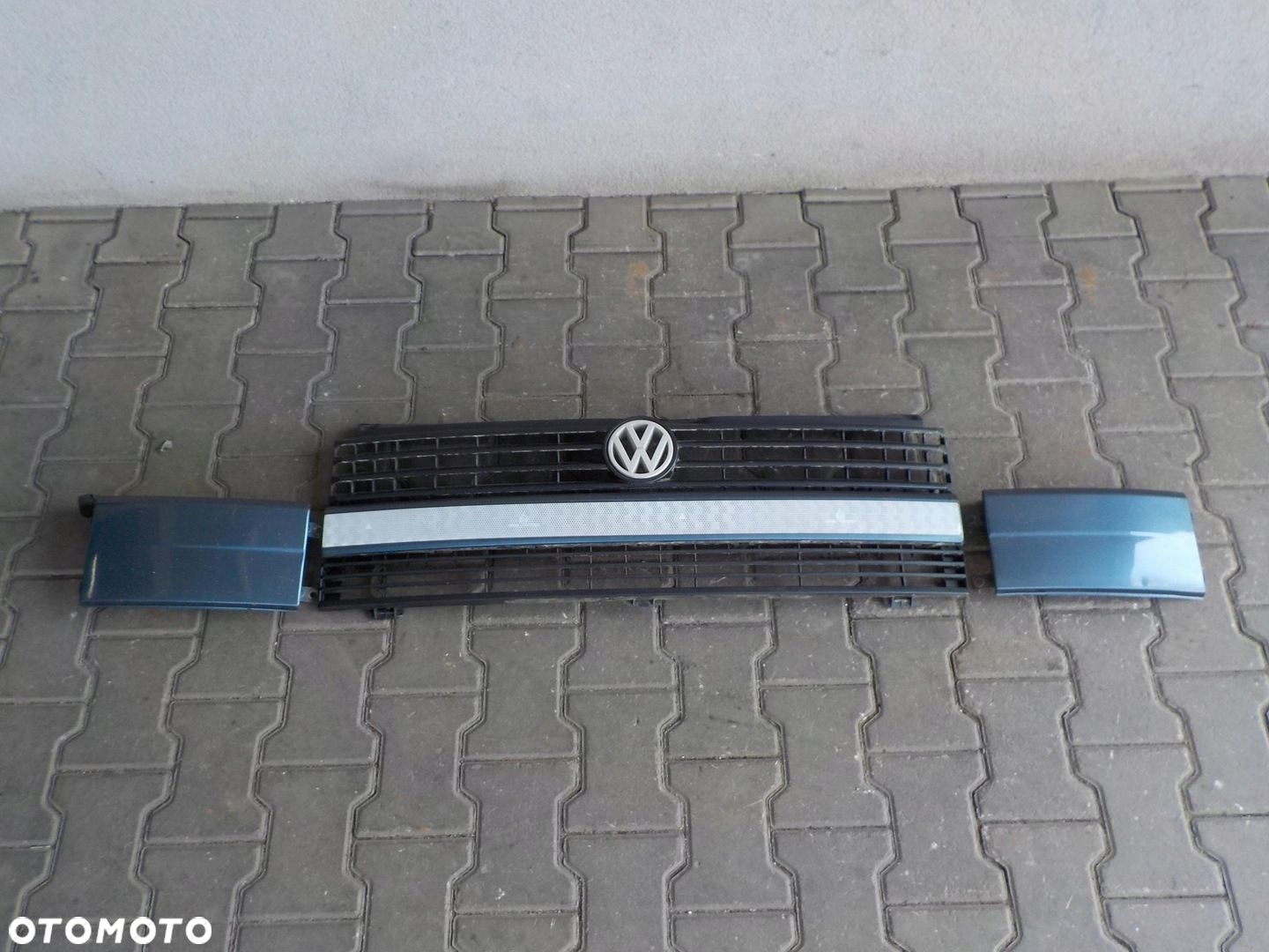 VW T4 90-95 ATRAPA GRILL PAS PRZEDNI - 1