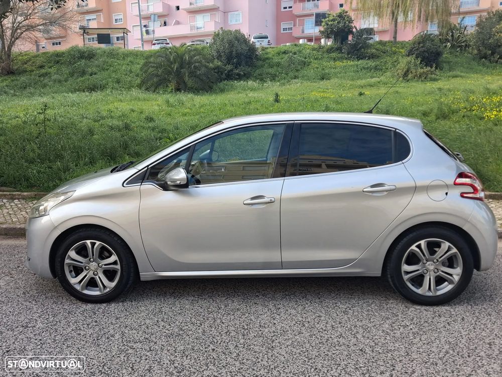 Peugeot 208 - 10