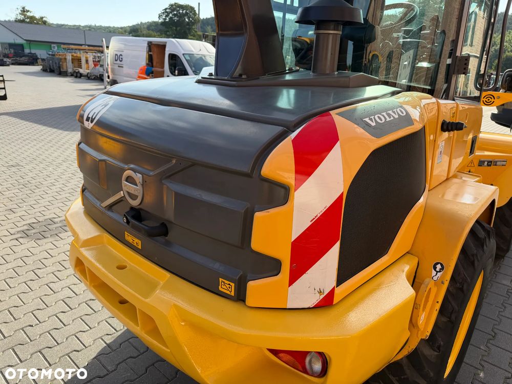 Volvo L30G - 17