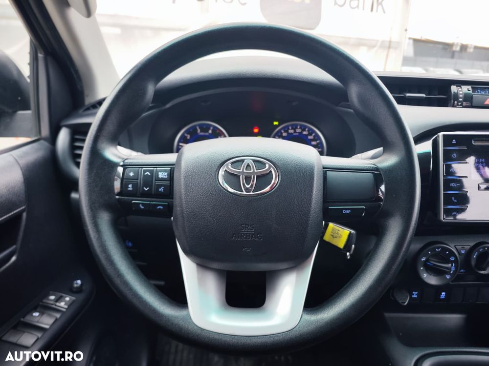Toyota Hilux 2.4D 150CP 4x4 Double Cab 6MT Style - 23